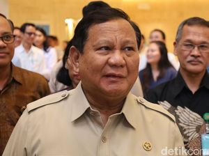 Video Canda Prabowo ke Bahlil: Nasib Kau Baik Jadi Menteri Video Canda Prabowo ke Bahlil: Nasib Kau Baik Jadi Menteri