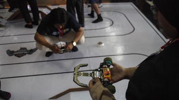 Robot dari Berbagai Negara Adu Canggih di Solo