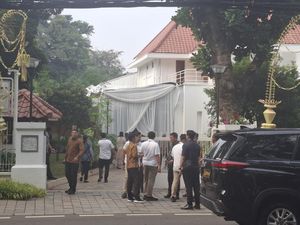 Pramono Nikahkan Anaknya Hari Ini, Janur Kuning Melengkung di Rumah Dinas Pramono Nikahkan Anaknya Hari Ini, Janur Kuning Melengkung di Rumah Dinas