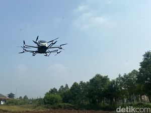Momen Taksi Terbang Perdana Angkut Orang di Indonesia Momen Taksi Terbang Perdana Angkut Orang di Indonesia