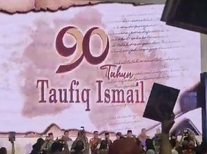 Video Fadli Zon Luncurkan Buku Peringatan 90 Tahun Taufiq Ismail Video Fadli Zon Luncurkan Buku Peringatan 90 Tahun Taufiq Ismail