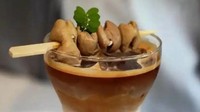 Ada Minuman Kopi Pakai Topping Sate Usus Babi