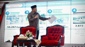 Wamenkop Serahkan SK Pembentukan Kopdes Merah Putih di Malang