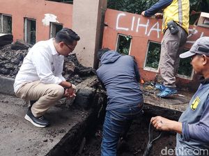 Jalan Ambles di Depan Kantor Walkot Cimahi, Penyebab dan Rute Alternatifnya Jalan Ambles di Depan Kantor Walkot Cimahi, Penyebab dan Rute Alternatifnya