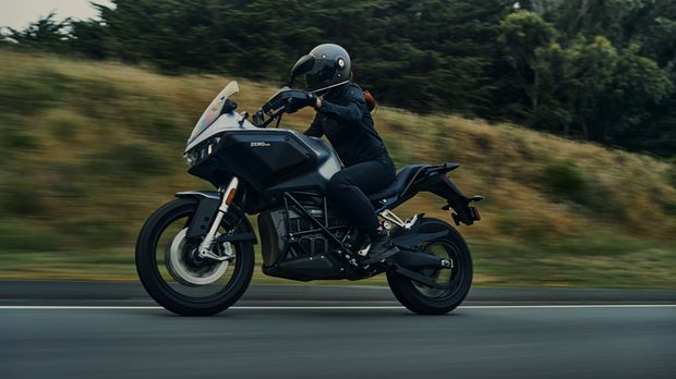 Motor listrik Zero DSR digunakan Korlantas Polri sebagai unit pengawalan.