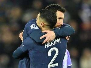 Hakimi Sambut Reuni dengan Messi: Tak Ada Teman di Lapangan!