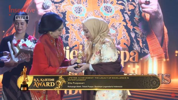 Anak Titiek Puspa terima Kartini Award untuk sang bunda