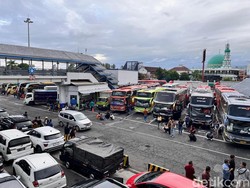 Cuaca Buruk, Antrean di Pelabuhan Ketapang Banyuwangi Capai 6 Jam