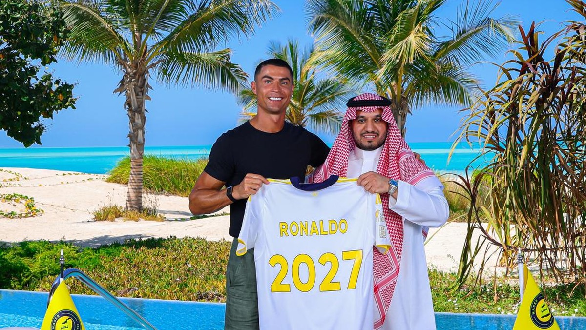 Cristiano Ronaldo bertahan di Al Nassr sampai 2027 (Al Nassr/Handout via REUTERS/Handout)