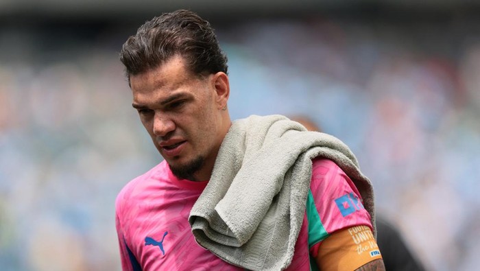 Ederson Soccer Football - FIFA Club World Cup - Group G - Manchester City v Wydad Casablanca - Lincoln Financial Field, Philadelphia, Pennsylvania, U.S. - June 18, 2025 Manchester Citys Ederson during the match IMAGN IMAGES via Reuters/Caean Couto