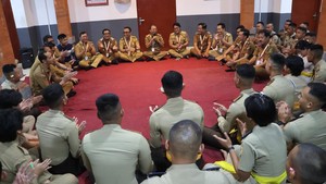 Koster-Giri Temui Mahasiswa IPDN asal Bali, Beri Dana Rp 50 Juta