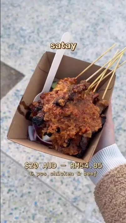 Jajan Sate Ayam dan Martabak di Pasar Malam, Ludes Rp 710 Ribu!