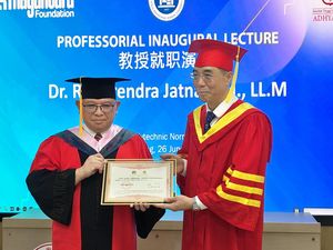 Jamdatun Terima Gelar Profesor Honoris Causa dari Perguruan Tinggi di China Jamdatun Terima Gelar Profesor Honoris Causa dari Perguruan Tinggi di China
