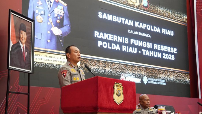 Kapolda Riau Irjen Herry Heryawan membuka Rapat Kerja Teknis (Rakernis) fungsi reserse 2026 di Mapolda Riau. Kapolda Riau Irjen Herry Heryawan membuka Rapat Kerja Teknis (Rakernis) fungsi reserse 2026 di Mapolda Riau, Kamis (26/5/2025).