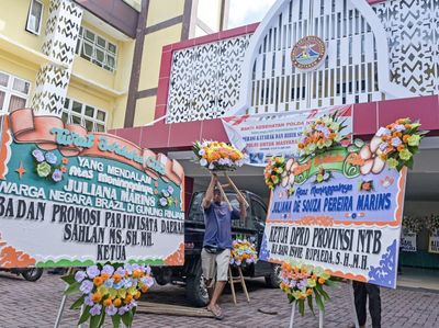Karangan Bunga Iringi Duka Kematian Juliana di Rinjani