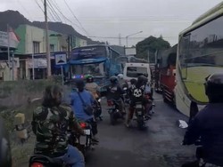 Kemacetan di Ketapang Banyuwangi, Ambulans Nyaris Tak Bisa Lewat