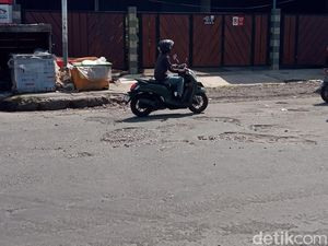 Jalan Ciremai Raya Rusak, Walkot Cirebon Janjikan Perbaikan Juli Jalan Ciremai Raya Rusak, Walkot Cirebon Janjikan Perbaikan Juli