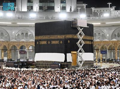 Kiswa Kabah Diganti, Momen Sakral Jelang 1 Muharram di Makkah