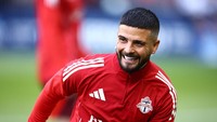 2. Lorenzo Insigne (Toronto FC). Eks Napoli ini menerima gaji 15,44 juta Dolar per tahun atau sekitar 252,1 miliar Rupiah. Foto: Getty Images/Vaughn Ridley
