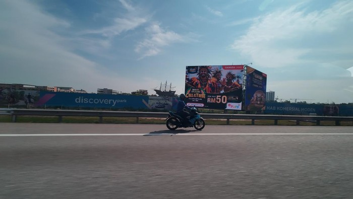 Motor masuk tol Malaysia Motor masuk tol di Malaysia