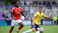 Myer Bevan adalah personal trainer di luar kariernya sebagai pesepakbola. Ia juga main saat melawan Benfica. (Foto: Shaun Botterill - FIFA/FIFA via Getty Images)