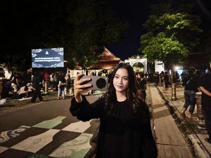 Momen Kirab Malam 1 Sura Mangkunegaran Solo dengan OPPO Find X8 Series Momen Kirab Malam 1 Sura Mangkunegaran Solo dengan OPPO Find X8 Series