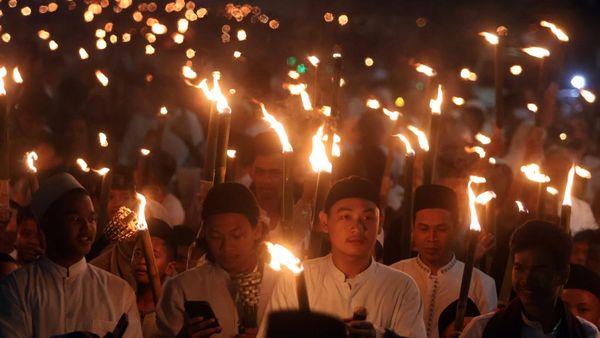 Pawai Obor Sambut Tahun Baru Islam di Berbagai Daerah