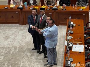 Dasco Pimpin Penetapan Pimpinan Komisi I DPR F-PKS: Sukamta Gantikan Aher Dasco Pimpin Penetapan Pimpinan Komisi I DPR F-PKS: Sukamta Gantikan Aher