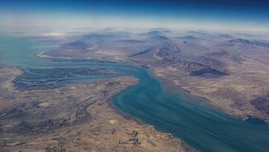 Potret Selat Hormuz, Jalur Minyak Dunia yang Kini Ditutup Iran