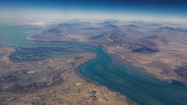 Potret Selat Hormuz, Jalur Minyak Dunia yang Kini Ditutup Iran