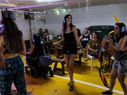 Di Tengah Teror Rudal, Israel Minta Warganya Main Aplikasi Kencan di Bunker