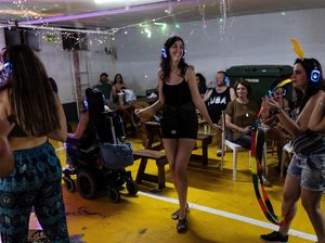 Di Tengah Teror Rudal, Israel Minta Warganya Main Aplikasi Kencan di Bunker