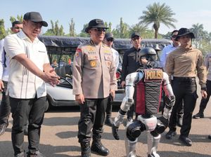 Robot Humanoid hingga Robot Dog Beratribut Polisi Serbu Monas Robot Humanoid hingga Robot Dog Beratribut Polisi Serbu Monas