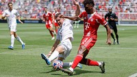 Regont Murati, bek Auckland City FC, berprofesi sebagai karyawan logistik di Selandia Baru. Ia berkesempatan main saat melawan raksasa Bayern Munich. (Foto: Joe Robbins/ISI Photos/ISI Photos via Getty Images)