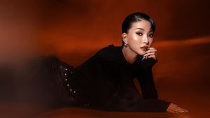 7 Foto Sarwendah Tampil Beda di Pemotretan Terbaru, Bergaya Edgy Serba Hitam