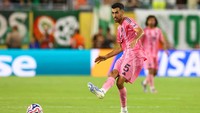 3. Sergio Busquets (Inter Miami). Eks Barcelona ini memperoleh bayaran 8,5 juta Dolar per tahun atau sekitar 138,8 miliar Rupiah. Foto: Getty Images/Chris Brunskill/Fantasista