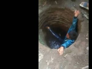 Heboh Siswa SMP Jadi Korban Bully, Diceburkan ke Sumur hingga Wajah Berdarah Heboh Siswa SMP Jadi Korban Bully, Diceburkan ke Sumur hingga Wajah Berdarah
