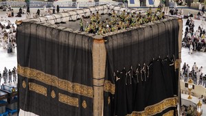 Kiswah Kabah Diganti Malam 1 Muharram, Senilai Rp 108 Miliar