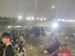 Malam 1 Suro di Gajahmungkur Semarang Dipakai Warga Kungkum-Cuci Pusaka Malam 1 Suro di Gajahmungkur Semarang Dipakai Warga Kungkum-Cuci Pusaka