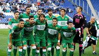 Elche dihukum turun kasta ke Segunda Division di akhir musim LaLiga 2014/2015. Hal ini karena tak Elche tak bisa melunasi hutang ke otoritas pajak Spanyol. Mereka harusnya aman dari jerat degradasi karen finis di posisi ke-14. (Foto: NurPhoto via Getty Images/NurPhoto)