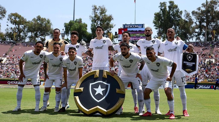 PASADENA, CALIFORNIA - JUNE 23: Players of Botafogo pose for a team photograph prior to the FIFA Club World Cup 2025 group B match between Club Atletico de Madrid and Botafogo FR at Rose Bowl Stadium on June 23, 2025 in Pasadena, California. (Photo by Stu Forster/Getty Images)
