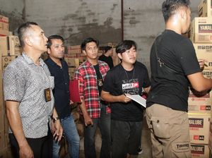 Pelaku Oli Palsu di Kalbar Terancam Bui 10 Tahun dan Denda Rp 12 M Pelaku Oli Palsu di Kalbar Terancam Bui 10 Tahun dan Denda Rp 12 M