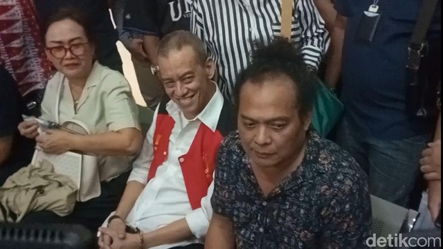 Berita Viral Selebriti dari InsertLive : Fariz RM Harap Keterangan Saksi Ringankan Dakwaan Kasus Narkoba