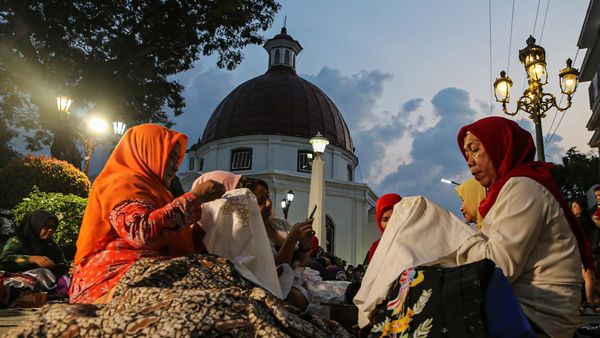 Kota Lama Semarang Semarak, Puluhan Warga Ikut Gerakan Belajar Membatik