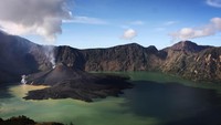 Ingat, ke Rinjani Jangan Mendaki Sendirian, Minimal 2 Orang
