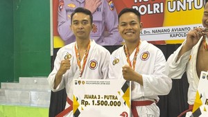 2 Atlet Polres Batu Raih Juara Kompetisi Bela Diri Kapolda Jatim Cup 2025