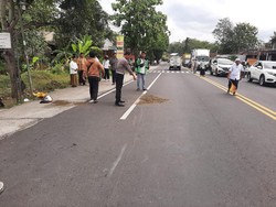 Wanita Tewas Tertabrak Usai Jatuh dari Motor di Jalan Jogja-Wates Sentolo