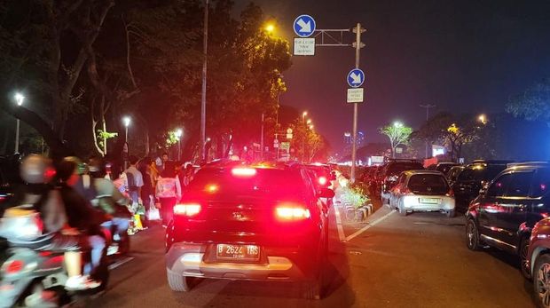 Kemacetan terjadi di kawasan Pekan Raya Jakarta (PRJ) Kemayoran, Jakarta Pusat (Jakpus) malam ini. (dok.Istimewa)