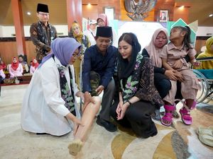 Perkuat PPKS Trenggalek, Kemensos Salurkan Bantuan Sosial Hampir Rp 1 M Perkuat PPKS Trenggalek, Kemensos Salurkan Bantuan Sosial Hampir Rp 1 M