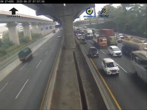 Long Weekend, Tol Cikampek dan Tol Jagorawi Padat di Sejumlah Titik Long Weekend, Tol Cikampek dan Tol Jagorawi Padat di Sejumlah Titik